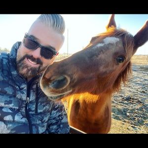 Meet your Posher, Dennis